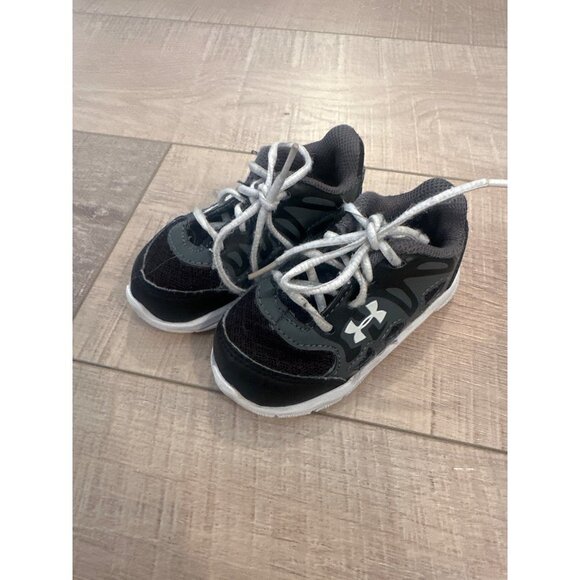 UNDER ARMOUR BABY SIZE 4 SNEAKERS SHOES BLACK - Picture 3 of 5